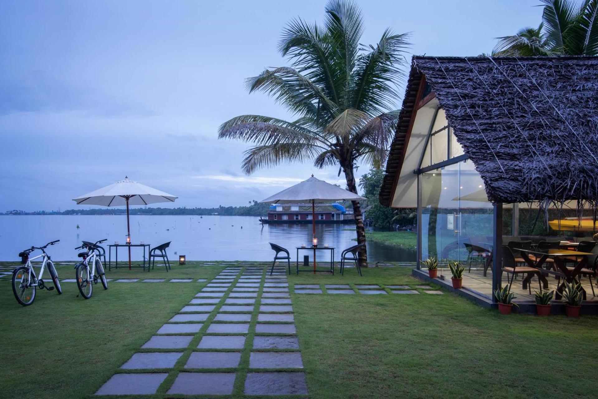 Stayvista At The Rain - River Villa With Infinity Pool Alappuzha Exterior photo